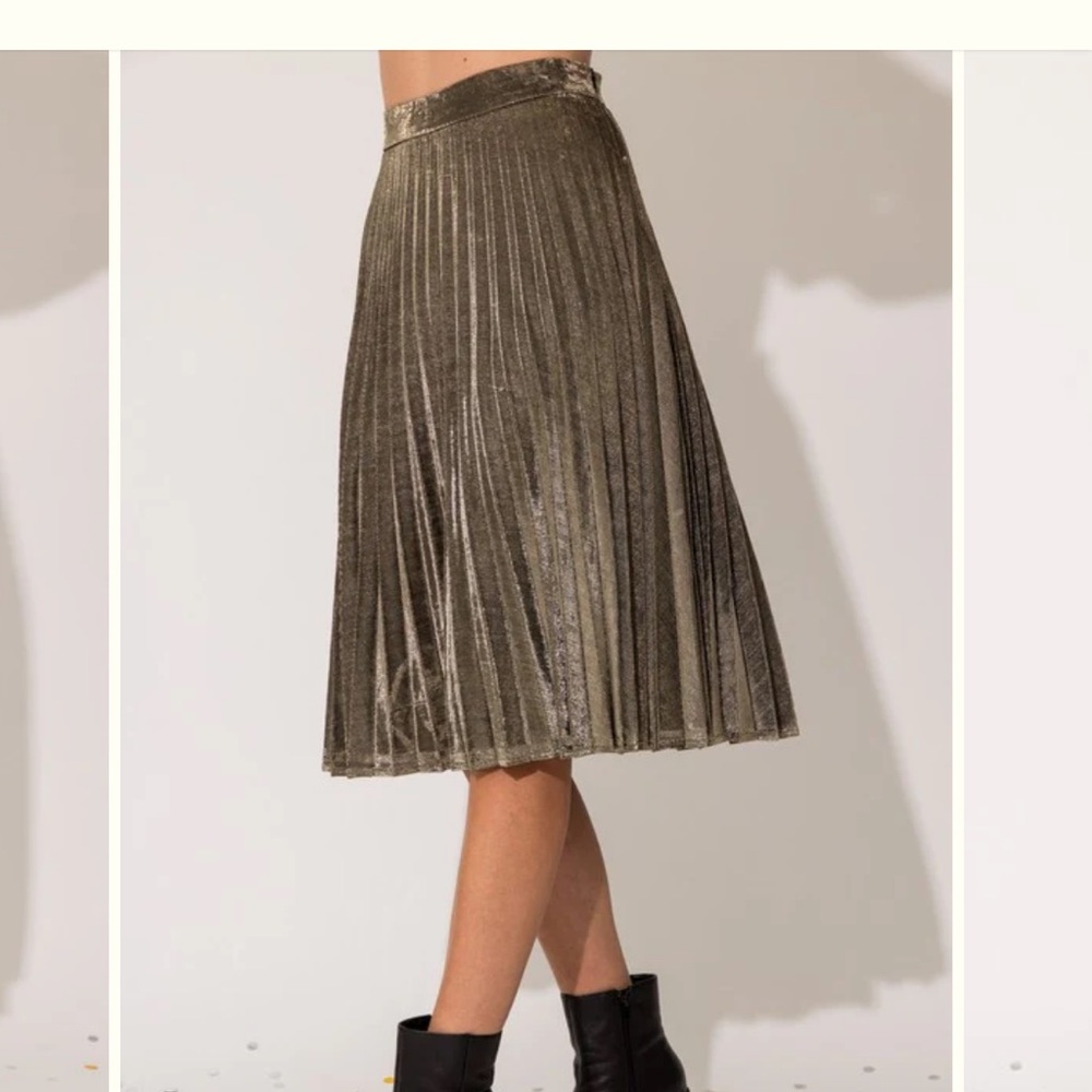 GILLI LUREX FABRIC PLEATED MIDI SKIRT, Small - Picture 3 of 4